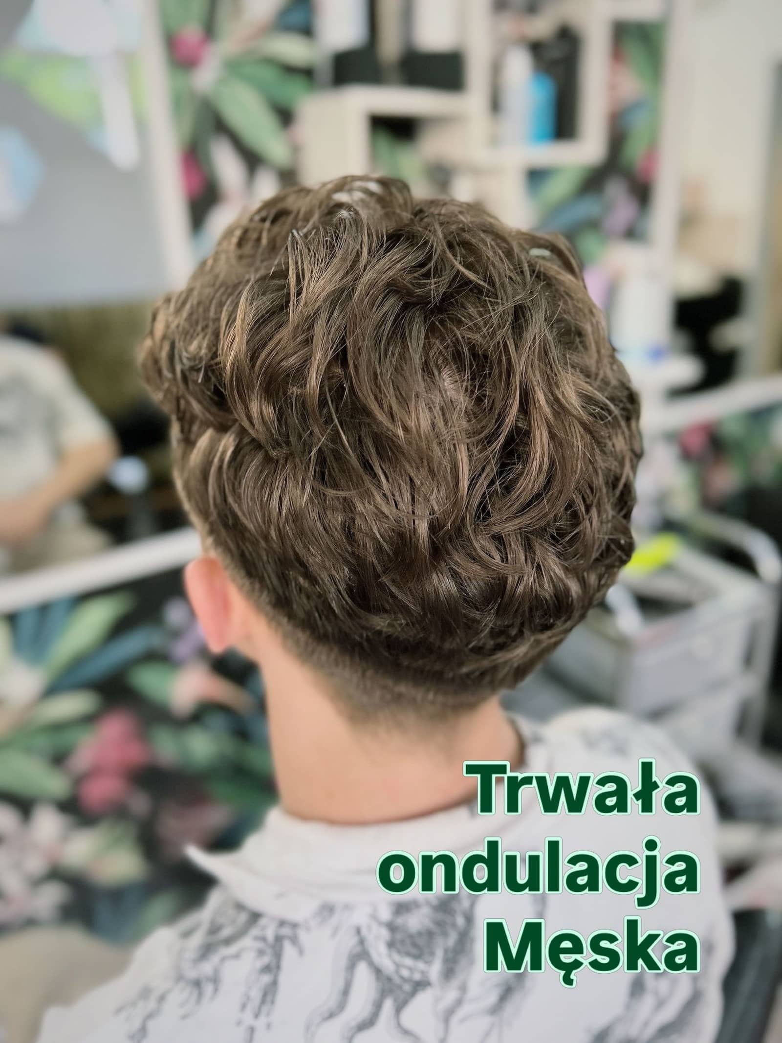 Męska trwała ondulacja, krótkie loki